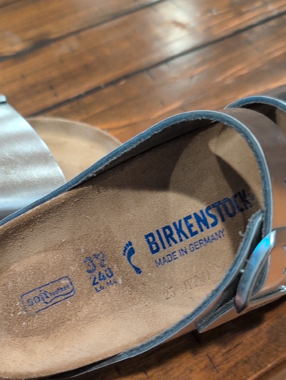 Birkenstock Arizona Metallic Silver Soft Footbed Narrow Width 37 Like New - Picture 12 of 13